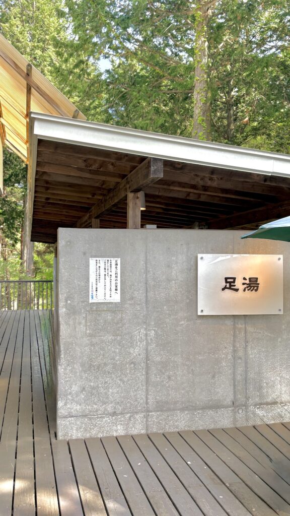 道の駅大芝高原｜広大な公園で新緑散歩・足湯も楽しめる